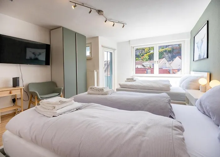 Apartment Mit Balkon Und Festungsblick