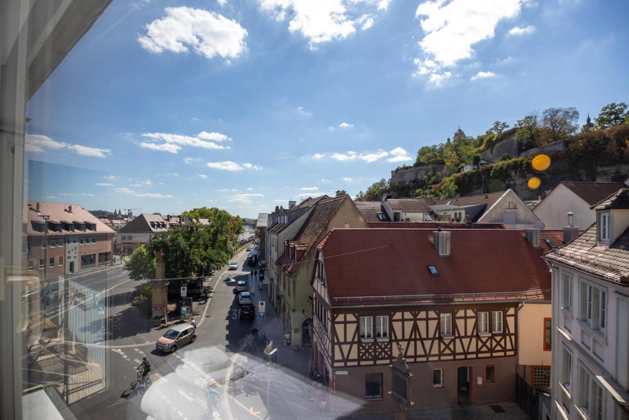 Appartement Mit Balkon Und Festungsblick Wurtzbourg